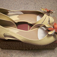 Отдается в дар Женские туфли новые, размер 39.5 + комплект запасных набоек.