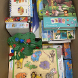 Отдается в дар Коробка развивающих игрушек, пазлов и книг для детей 1-4 года