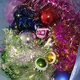 Отдается в дар Новогодняя мишура, дождик, пластиковые шары, какие-то растяжки