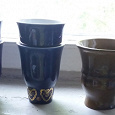 Отдается в дар Бокалы темно синие 6 шт, чашки керамика 2 шт