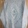 Отдается в дар Красивый плотный женский свитер с высоким воротом (тройной). Оригинальные расцветка и рисунок вязки с люрексом. Размер 48-50