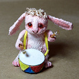 Отдается в дар Кролик-алкоголик шарнирный, авторская игрушка