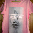 Отдается в дар Новая женская футболка розовая (пудровая) с принтом. Размер по плечам 48см