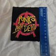 Отдается в дар Нашивка «Punks not dead»