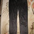 Отдается в дар Отличные брюки-джинсы из атласной ткани в идеальном состоянии. Размер 46, на рост 160см.