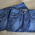 Отдается в дар Две джинсовые мини юбки. 42 и 44 размеров.