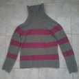 Отдается в дар свитер тёплый 42-44 размера