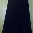 Отдается в дар Классическая черная юбка ниже колен. 48 размер.
