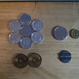 Отдается в дар монетки разные и жетон-остались копинки!