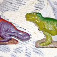 Отдается в дар 2 фигурки динозавров с коллекции Несквик