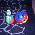 Отдается в дар игрушки детям шарик и неваляшка