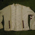 Отдается в дар белая куртка-ветровка