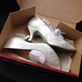 Отдается в дар белые танцевальные туфли