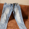 Отдается в дар 3 пары женских джинсов, 42-44 (голубые, красные и черные)