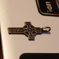 Отдается в дар кулон кельтский крест