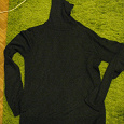 Отдается в дар тонкий чёрный свитер, размер М