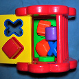 Отдается в дар Пластмассовый детский логический пазл -куб