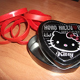 Отдается в дар Красные силиконовые браслеты МТС «Верность» и пустая коробочка Hello Kitty