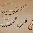 Отдается в дар Винтажный комплект украшений: ожерелье и серьги