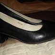 Отдается в дар Туфли черные кожаные, размер 38 (на 24 см)