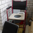 Отдается в дар кресло-туалет для инвалидов или пожилых на колесах