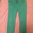 Отдается в дар Зеленые брюки джинсы, S