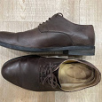 Отдается в дар Две пары мужских ботинок 42-43 размера: темно-коричневые и бордо