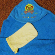 Отдается в дар Махровое полотенце с капюшоном и рукавичка для мытья малыша.