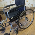 Отдается в дар Инвалидная коляска и гигиеническое кресло для ванной