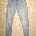 Отдается в дар Светло-голубые джинсы, размер 27