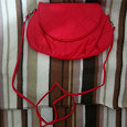Отдается в дар красный клатч — сумочка на молнии