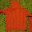 Отдается в дар тёплый позитивный свитер 42 размер