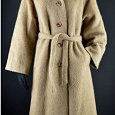 Отдается в дар Новое пальто из шерсти ламы ( размер примерно 48-50 ).