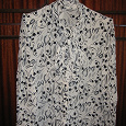 Отдается в дар Нарядная модная легкая женская блузка на пуговицах из шифона, c плечиками. Размер 46