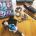 Отдается в дар Любительницам Monster High: кукла, журналы, пеналы и всякие мелочи