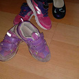 Отдается в дар Обувь для девочки 29-30 +брюки+Футболки на возраст 4-5 лет