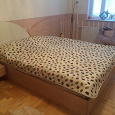 Отдается в дар Готова предложить двуспальную кровать со встроенными тумбочками