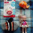 Отдается в дар Малышу: соска, кукла, варежки, игрушка для ванной -Немо