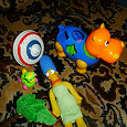 Отдается в дар игрушки жирафик, юла, сортер бегемот, Мардж Симпсон, кошелек крокодил