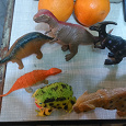 Отдается в дар Игрушки динозавры и жаба с лоепардом