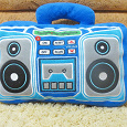 Отдается в дар Подушка Радио голубого цвета, работает от батареек, но кнопки барахлят