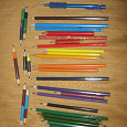 Отдается в дар Цветные карандаши и точилка