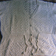 Отдается в дар «Белый верх» — кофточка и свитер.
