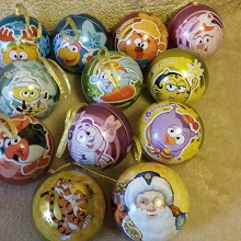 Отдается в дар Новогодние шарики с героями мультиков
