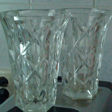 Отдается в дар Две вазы — стекло