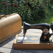 Отдается в дар Швейная машинка ручная производства первой половины 20 века (ПМЗ им. Калинина)