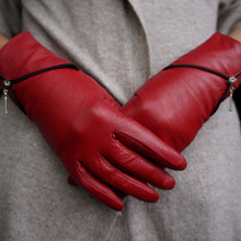 Отдается в дар Женские кожаные красные перчатки
