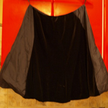 Отдается в дар Оригинальная юбка-баллон и не менее оригинальная кофта 46-48 р-р.