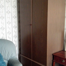 Отдается в дар Один платяной шкаф