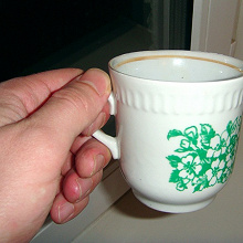 Отдается в дар Четыре кофейные чашки с зеленым узором